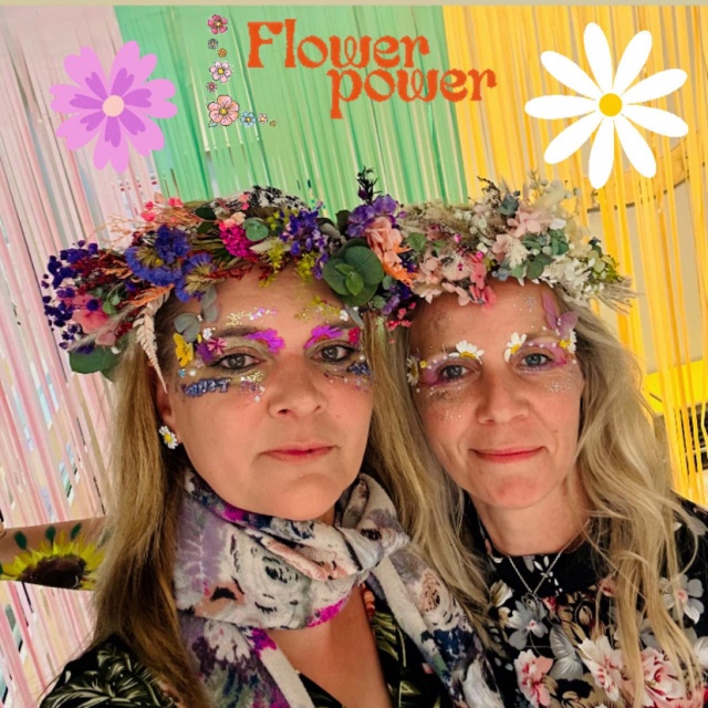 Facepainting Blüten mit Anke und Kathy